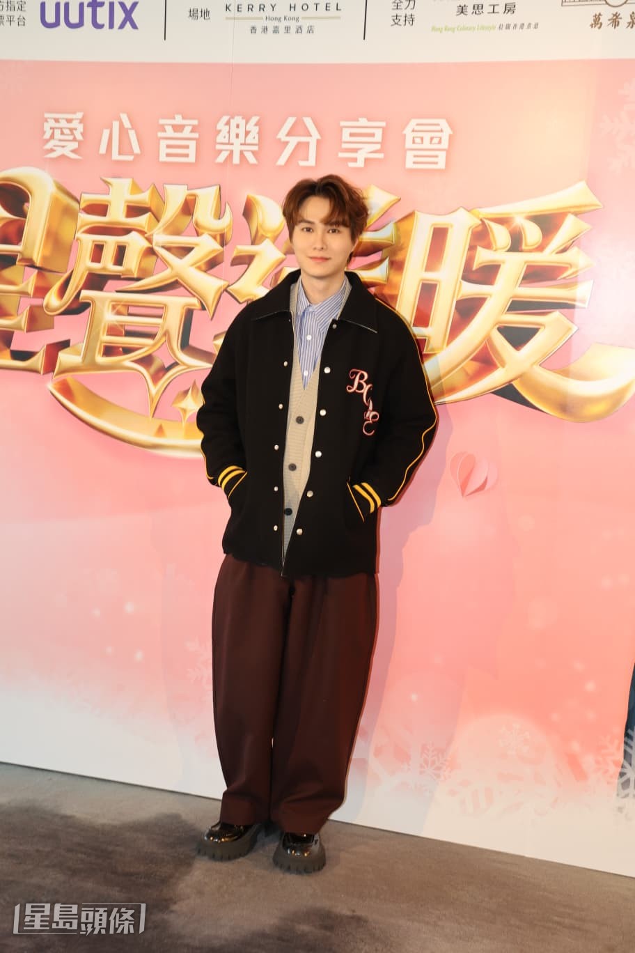 有傳TVB執行「禁愛令」，禁止力捧中的花旦與小生將感情事浮面，身為蔡思貝的緋聞男友胡鴻鈞就表示冇聽過。