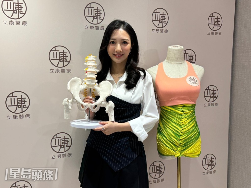 她指今天出門口時,向囡囡講了3次bye bye。 她指今天出門口時,向囡囡講了3次bye bye。
