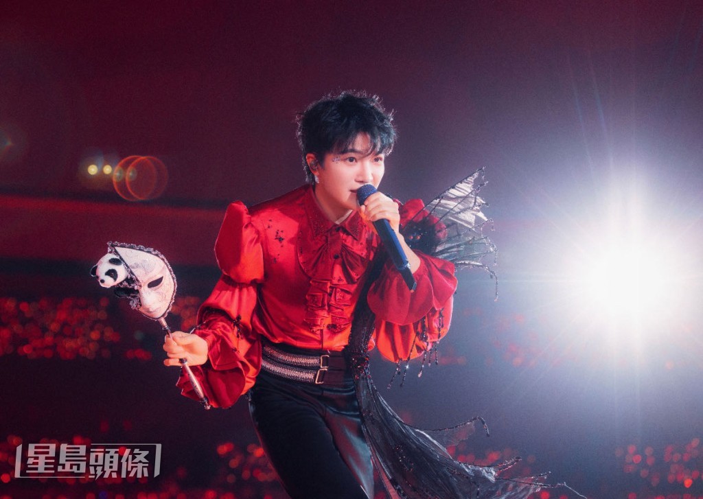 周深其後也在活動上回應羅局長的隔空喊話,雖然笑言以為自己看錯,受寵若驚。 周深其後也在活動上回應羅局長的隔空喊話,雖然笑言以為自己看錯,受寵若驚。