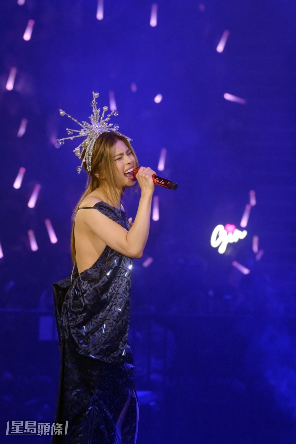 Gin Lee氣勢唱歌。