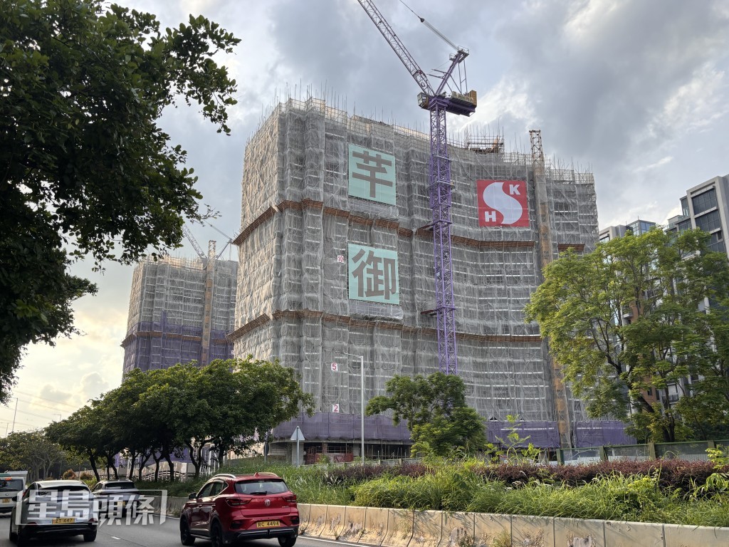 上半月新盘销情,以新地旗下元朗芊御90伙占最亮眼。 上半月新盘销情,以新地旗下元朗芊御90伙占最亮眼。