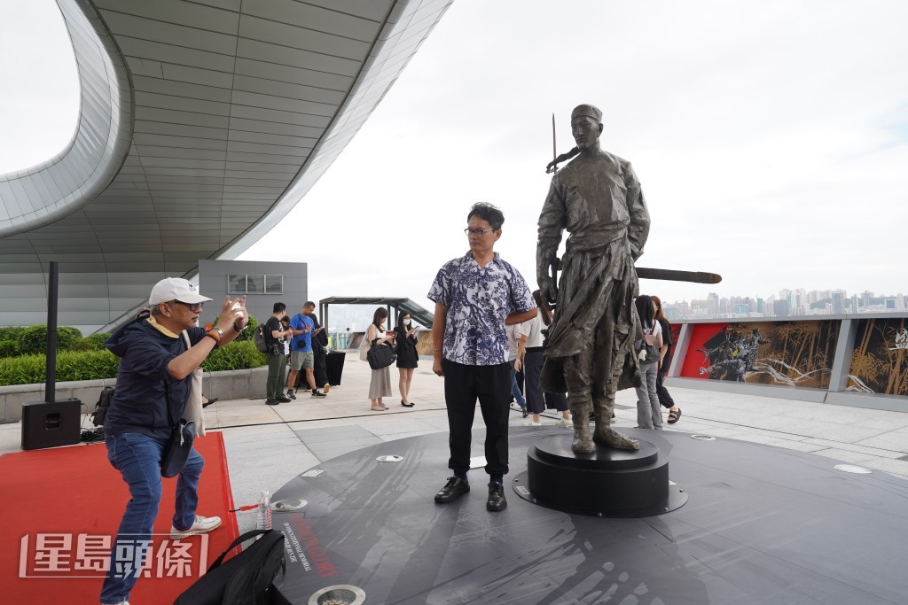 金庸经典作品人物雕塑，今日（29日）再于启德邮轮码头揭幕。叶伟豪摄