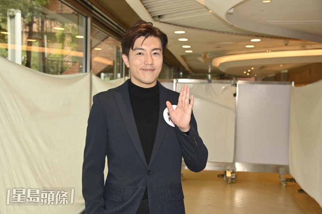 他笑指若與太太的關係因沒有見面變差,便唱不到甜蜜的歌曲。 他笑指若與太太的關係因沒有見面變差,便唱不到甜蜜的歌曲。