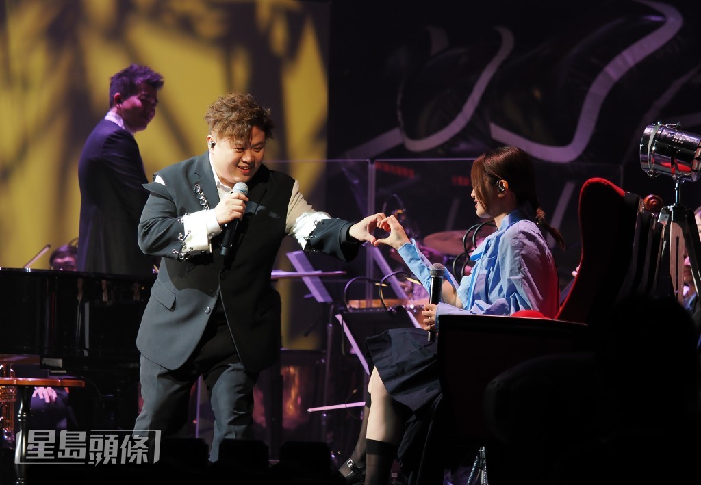 「一夜限定」男子組合各出奇謀奪取Cath芳心。 「一夜限定」男子組合各出奇謀奪取Cath芳心。