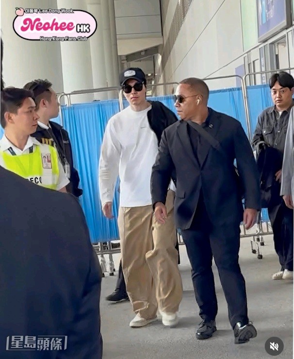 另一男神李棟旭亦已安全抵港。(網上圖片) 另一男神李棟旭亦已安全抵港。(網上圖片)
