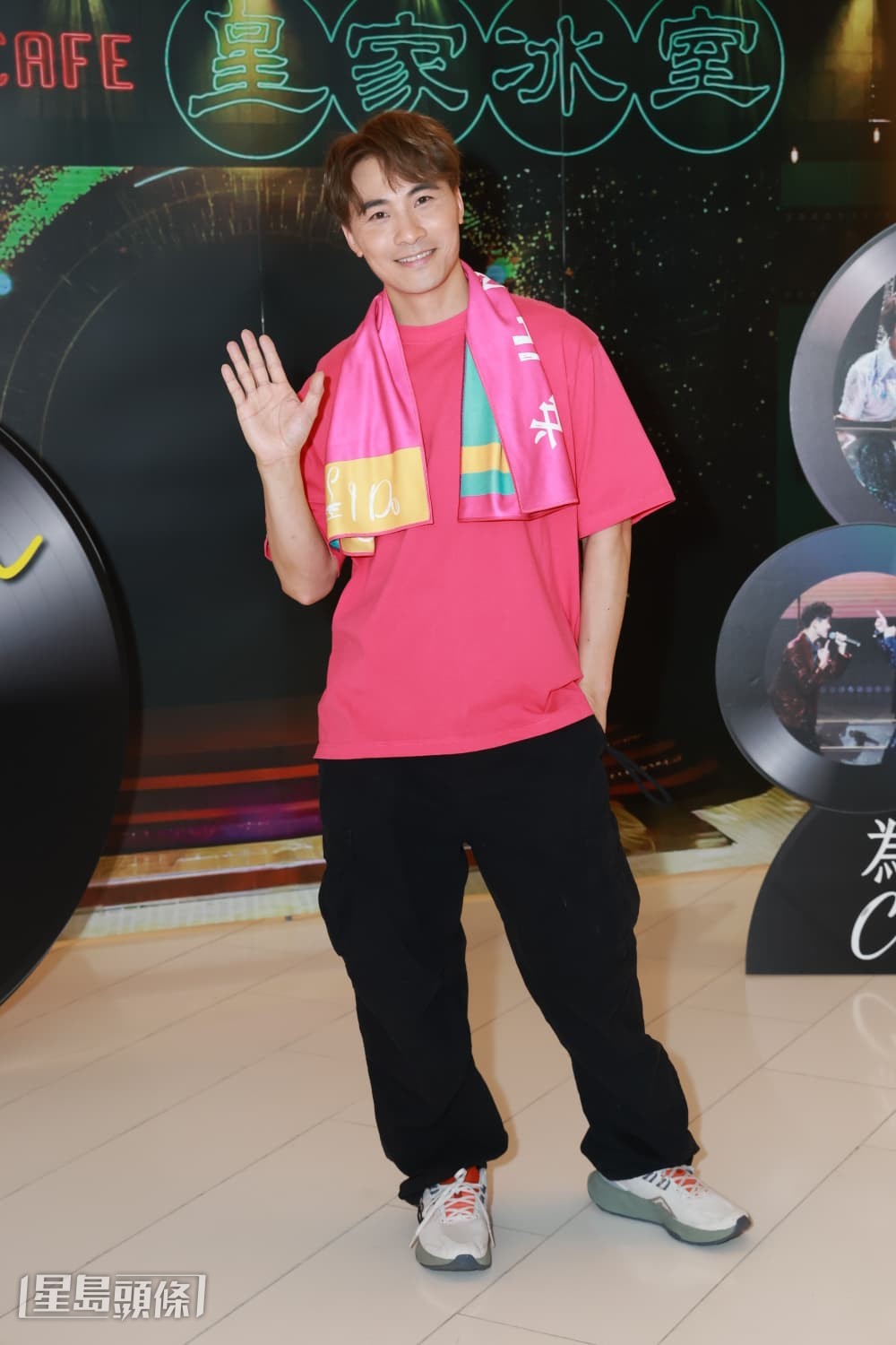 黃劍文排練時受傷要做針灸治療。