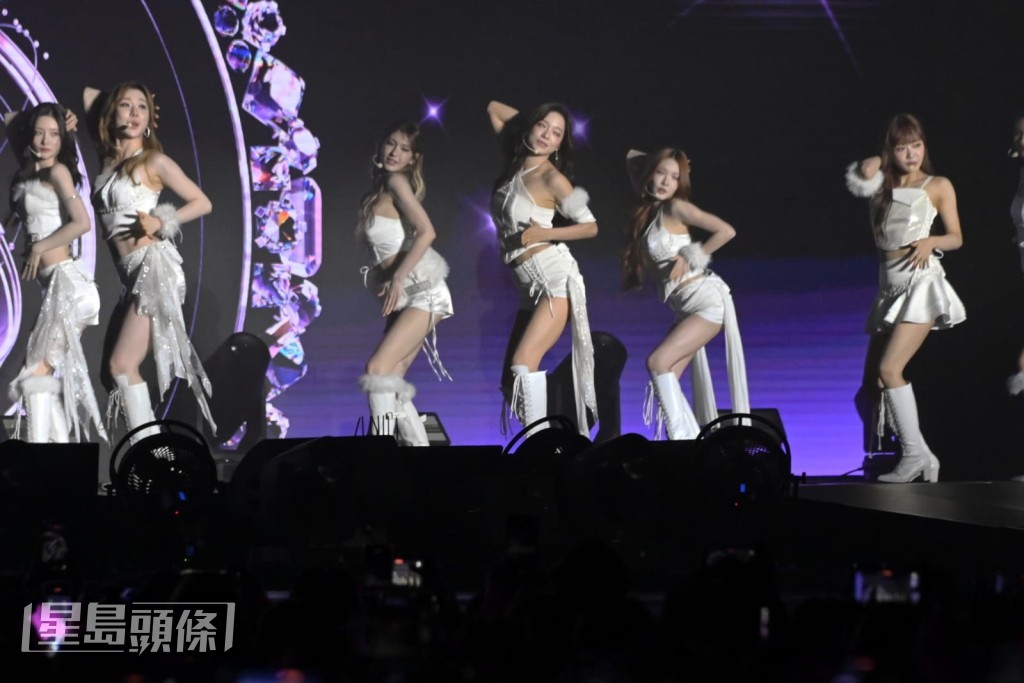 韓團I.O.I十周年回歸巡演《2026 I.O.I Concert Tour: LOOP》，一連兩晚於亞洲國際博覽館10號館舉行，昨晚（21日）落幕。
