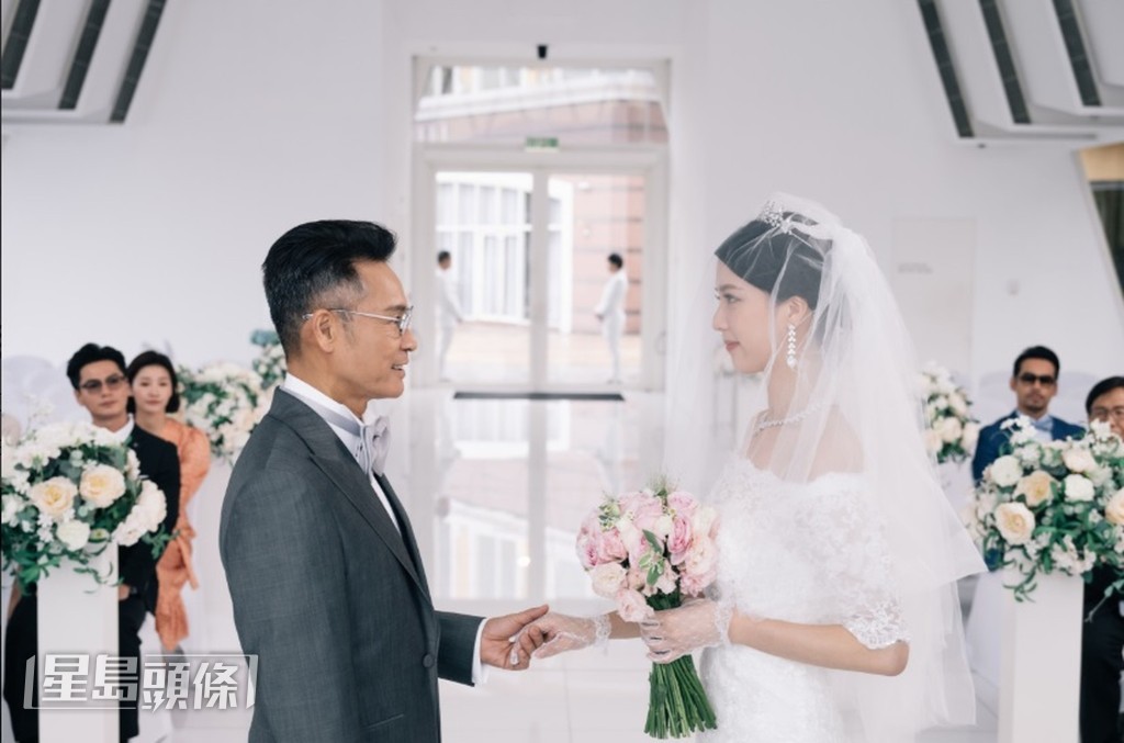 安仔爆料指在劇中與陳曉華的忘年戀會十分淒美。 安仔爆料指在劇中與陳曉華的忘年戀會十分淒美。