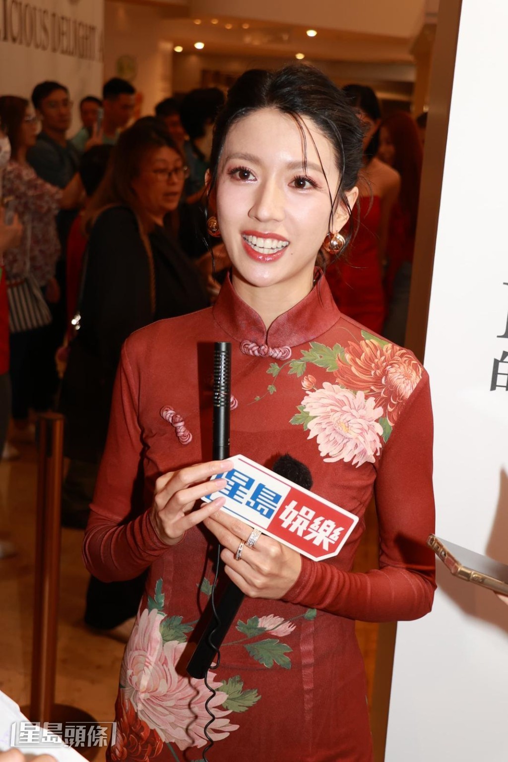 於有份演出電影《女足》，她表示未知何時上映等通知。