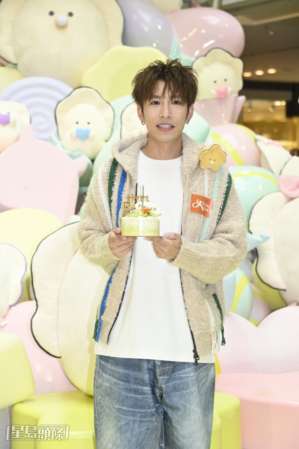 嘉豪指家人沒任何計劃與他慶祝生日,自從幾歲後已沒生日蛋糕。 嘉豪指家人沒任何計劃與他慶祝生日,自從幾歲後已沒生日蛋糕。