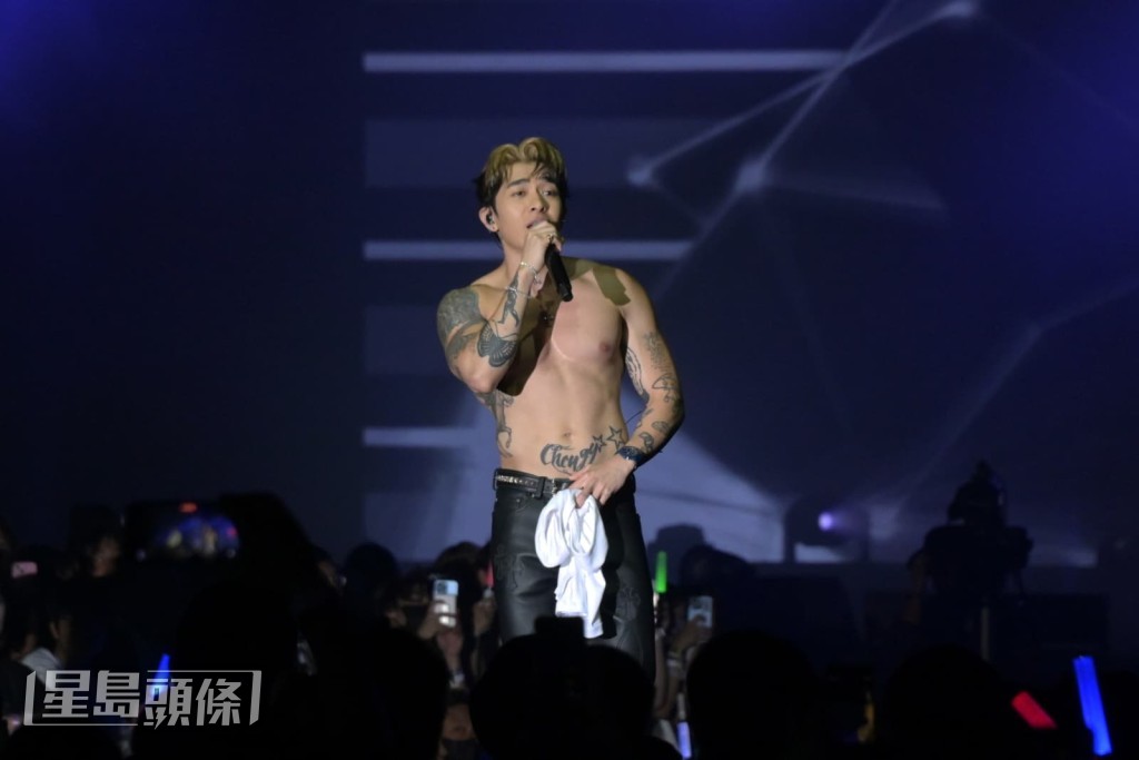 但他卻笑言自己身材「縮晒水」！