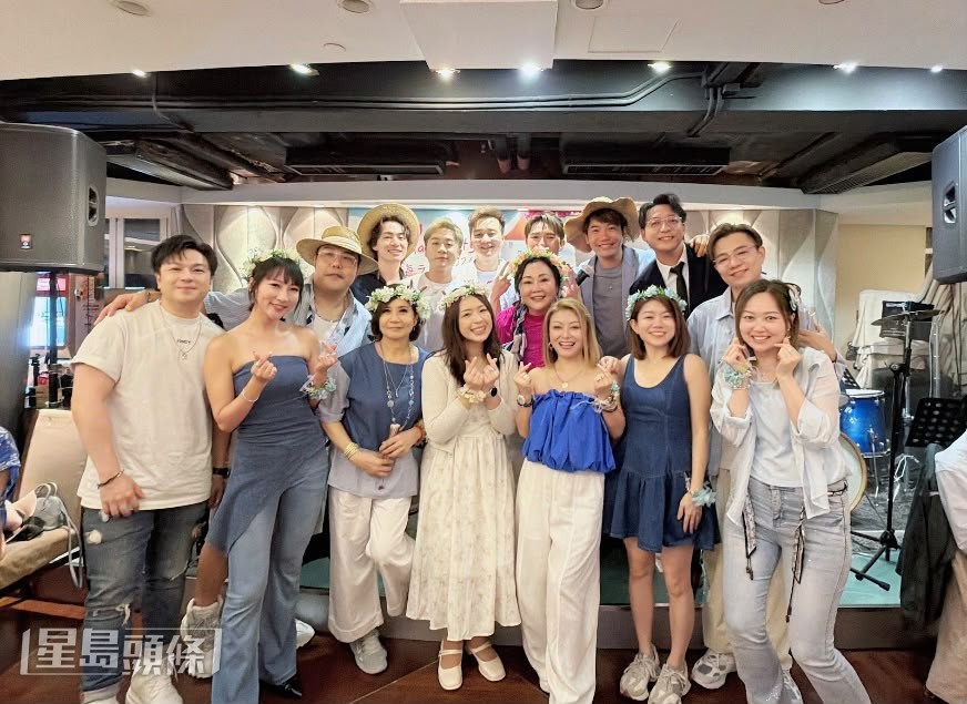 美容公司老闆Fanny姐日前在中環筵開六席慶祝生日，廣邀《中年好聲音》第一至四季的歌手及大批圈中好友出席。
