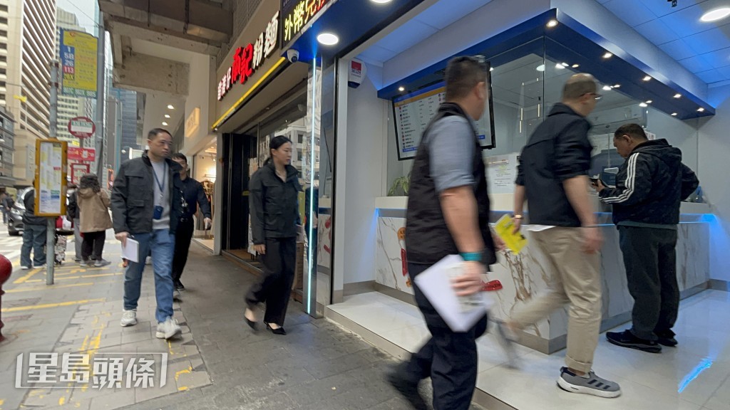 大批探員在場調查。楊偉亨攝