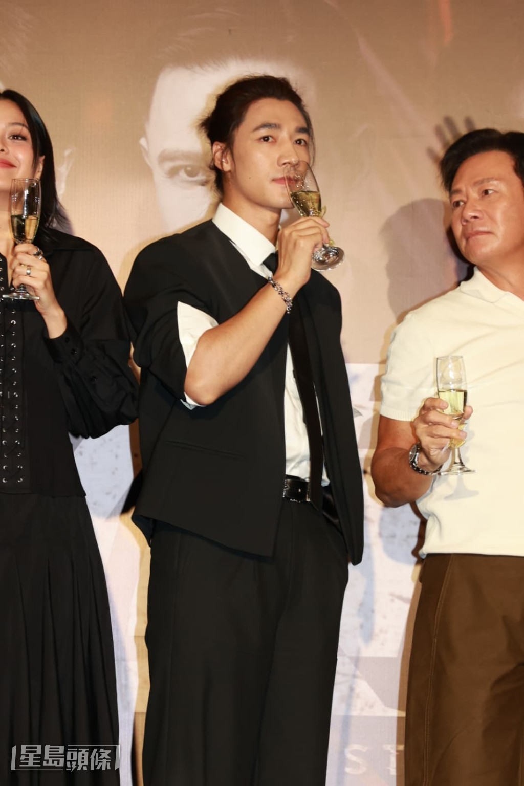 問到此沙對於該片將會在香港上映可會感到緊張，此沙笑言演出該片時感到緊張。