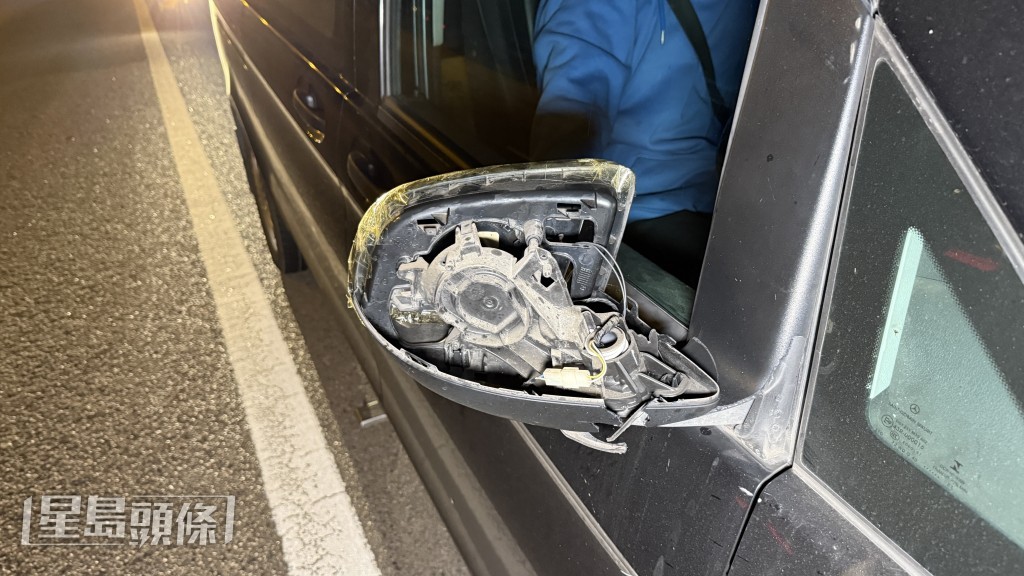 客貨車倒後鏡被碎片擊中損毀。蔡楚輝攝 客貨車倒後鏡被碎片擊中損毀。蔡楚輝攝