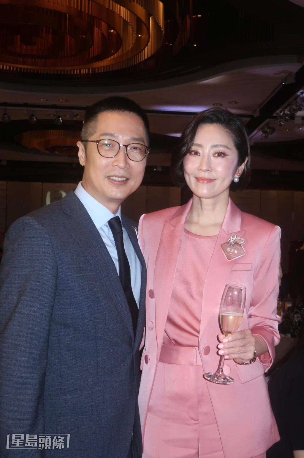 2人認識多年。 2人認識多年。