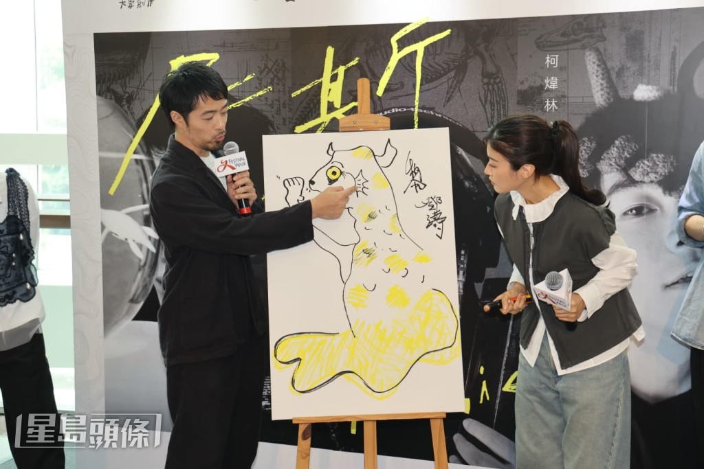 一眾演員即場畫畫。