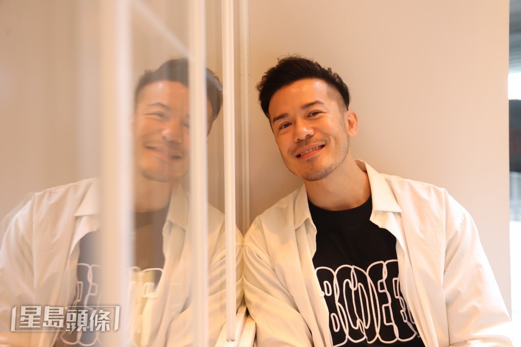 沈震軒覺得上天的安排就是令你經歷更多,直至一刻再遇同一件事也不害怕。 沈震軒覺得上天的安排就是令你經歷更多,直至一刻再遇同一件事也不害怕。