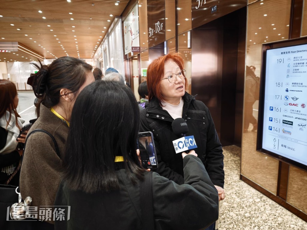 钟女士投下赞成票，直言「要钱紧要」。