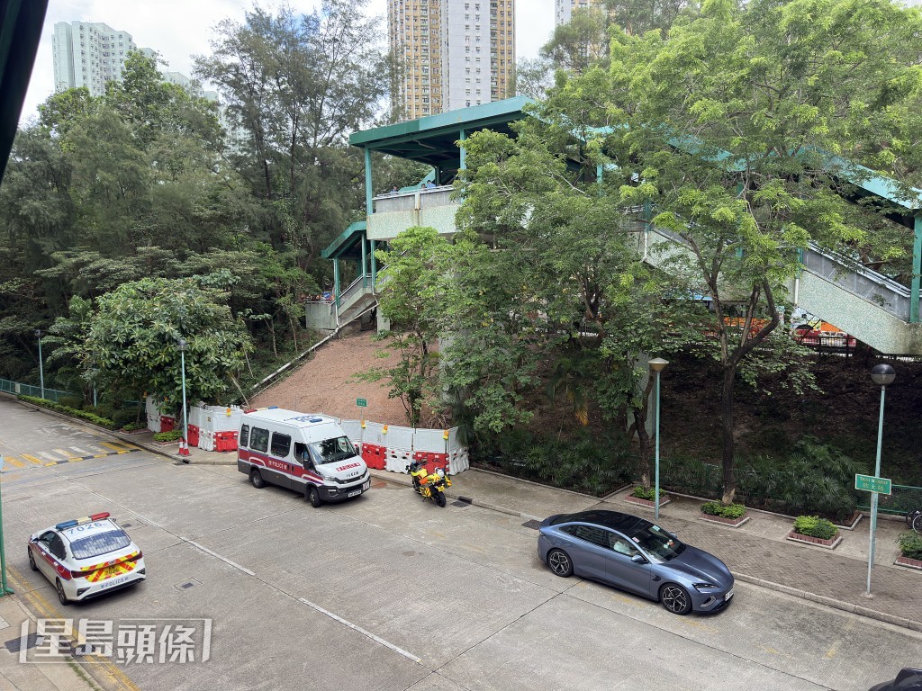 事主從天橋飛落工場。梁國峰攝 事主從天橋飛落工場。梁國峰攝