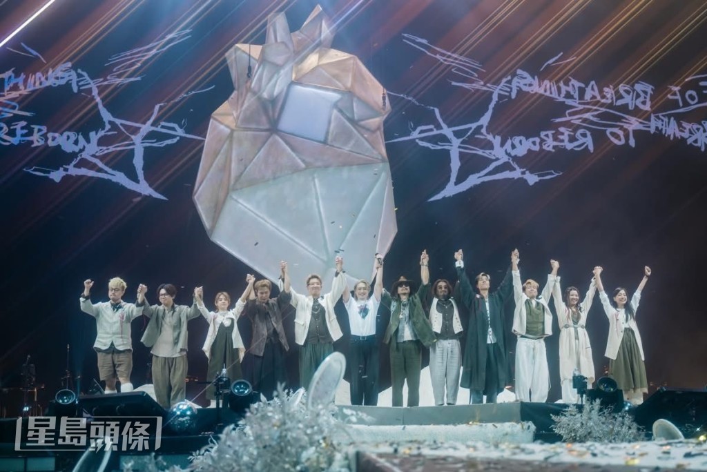 他坦言非常想念大家、想念舞台和這個寫了很久的劇本。 他坦言非常想念大家、想念舞台和這個寫了很久的劇本。