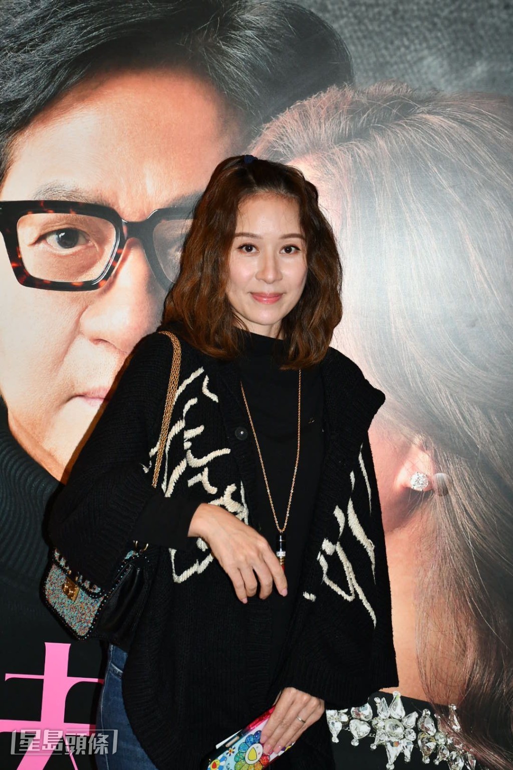 鄺文珣曾有「TVB凍齡花旦 」之稱。