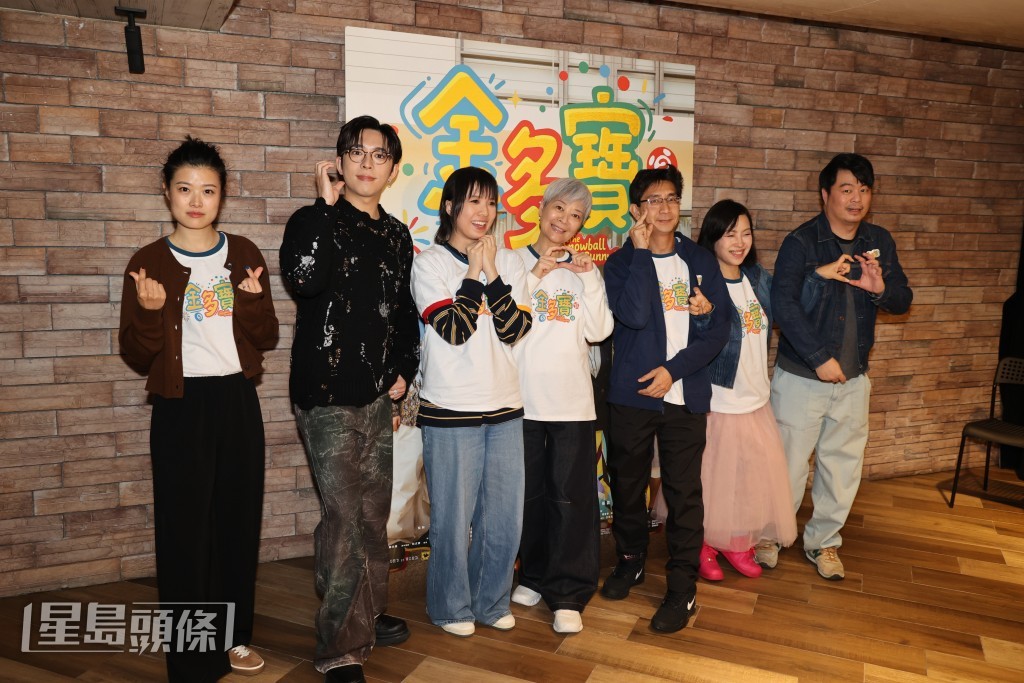 導演翁子光（右一）近日與一眾主演落力宣傳新戲。
