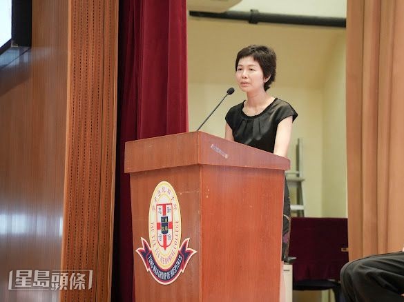 黃醫生2025年曾回母校擔任典禮嘉賓，在台上分享了一段並不順遂的成長故事。（圖片由受訪者分享））