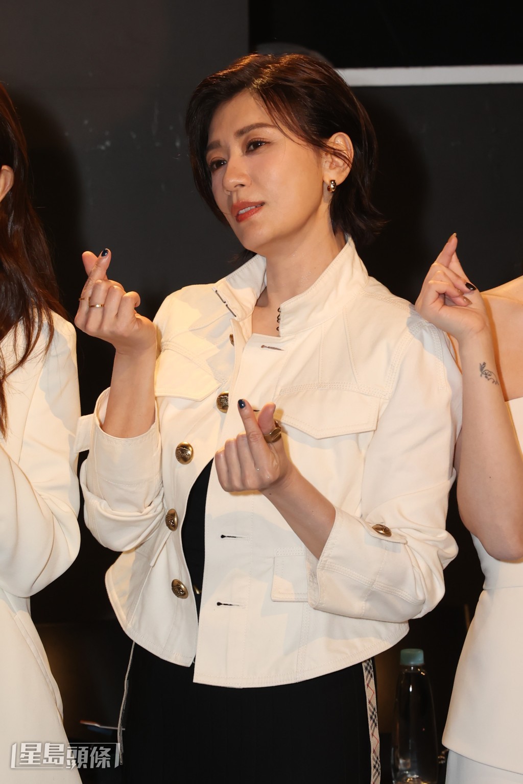 即將上映的劇集《我們與惡的距離2》因有黃子佼老婆孟耿如參演,致被投訴到被除名兼戲份刪到僅留下必要的戲份。 即將上映的劇集《我們與惡的距離2》因有黃子佼老婆孟耿如參演,致被投訴到被除名兼戲份刪到僅留下必要的戲份。