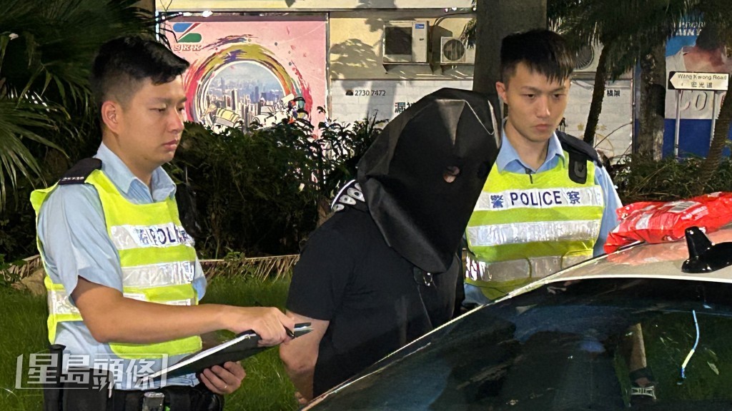 警員為31歲男司機進行快速口腔液測試，結果對可卡因呈陽性反應，隨即以涉嫌「毒後駕駛」將他拘捕。蔡楚輝攝