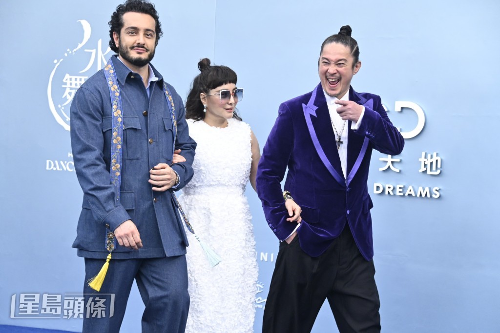 超儀表示想和老公欣賞演出,也帶未看過演出的二蚊見識。 超儀表示想和老公欣賞演出,也帶未看過演出的二蚊見識。