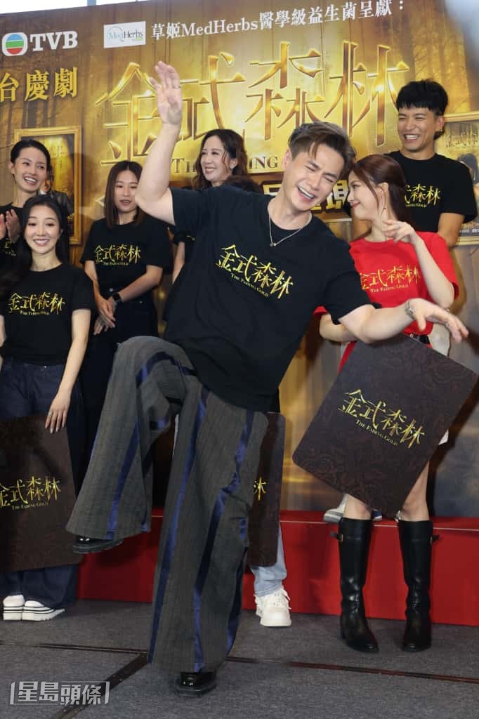 對於網民力捧他做視帝,羅子溢多謝觀眾踴躍。 對於網民力捧他做視帝,羅子溢多謝觀眾踴躍。