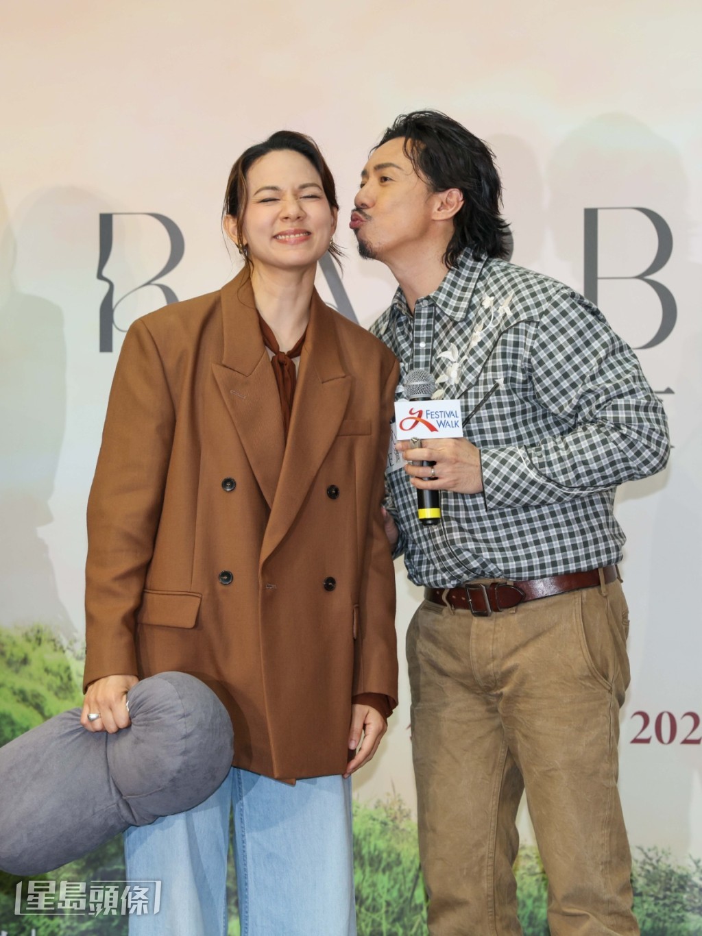 張繼聰開心可以與韋羅莎合作。 張繼聰開心可以與韋羅莎合作。