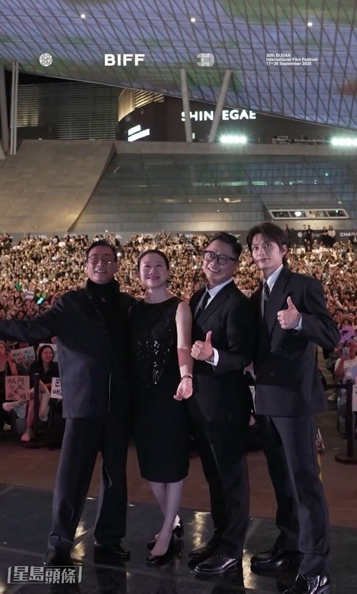 SEVENTEEN成員Jun（右一）昨晚與梁家輝（左一）出席《捕風追影》釜山首映。