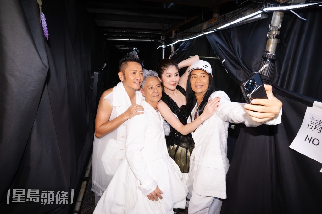 草蜢與Kelly selfie！