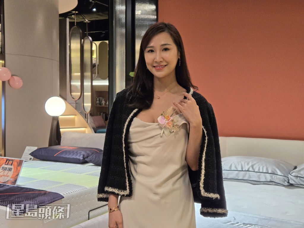 林寶玉多謝阿儀心中有我。 林寶玉多謝阿儀心中有我。