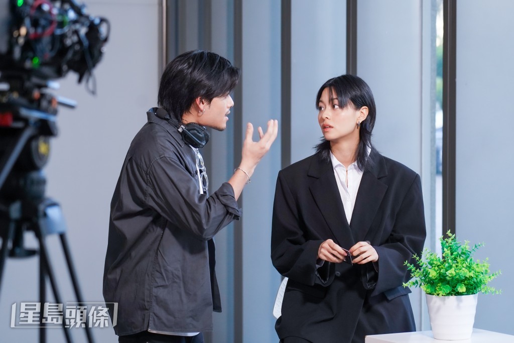 MV拍攝歷時兩日，超過30小時。