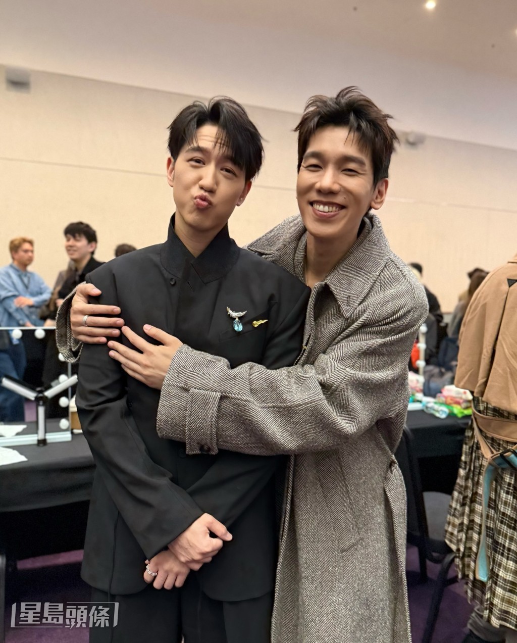 林奕匡見到死黨Jay（馮允謙）奪男金很開心。