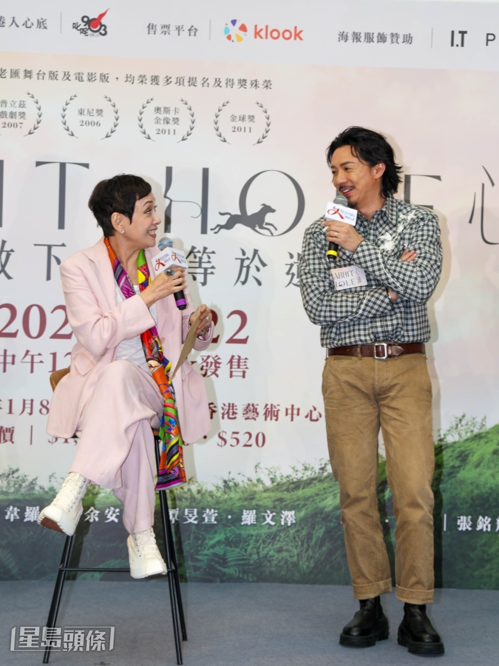 安安姐以外母身份要求Louis完成多個不同任務。 安安姐以外母身份要求Louis完成多個不同任務。