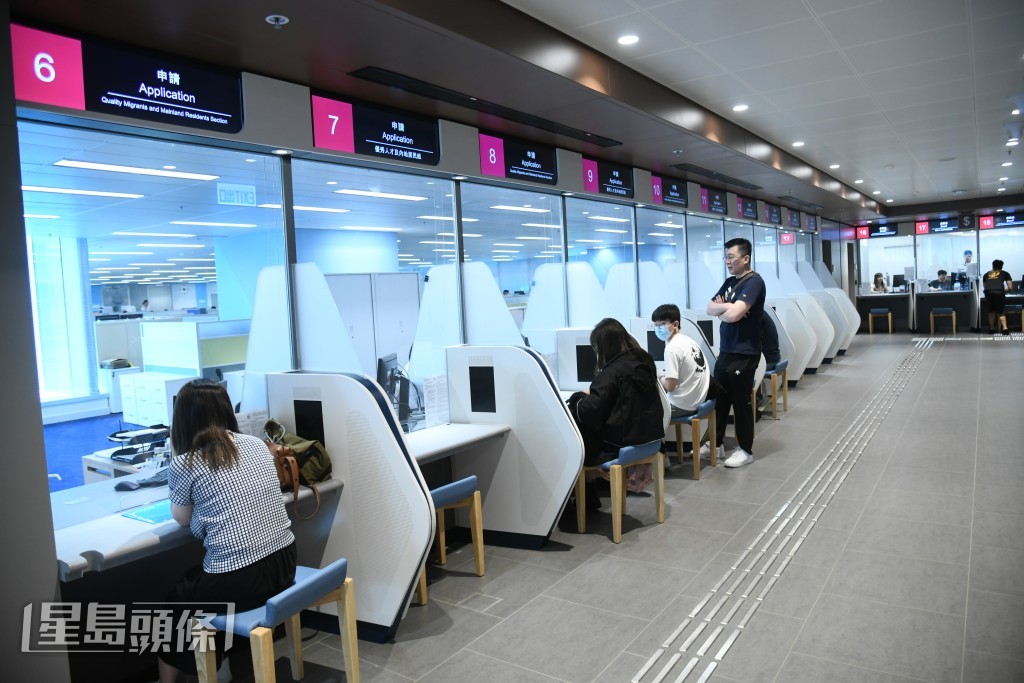截至今早10時約有400人次使用服務。何健勇攝 截至今早10時約有400人次使用服務。何健勇攝