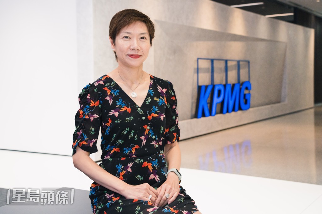 張頴嫻表示,畢馬威會致力於透過利用自身資源,例如資金、專業技能和義工服務,盡量對社會產生積極影響。 張頴嫻表示,畢馬威會致力於透過利用自身資源,例如資金、專業技能和義工服務,盡量對社會產生積極影響。