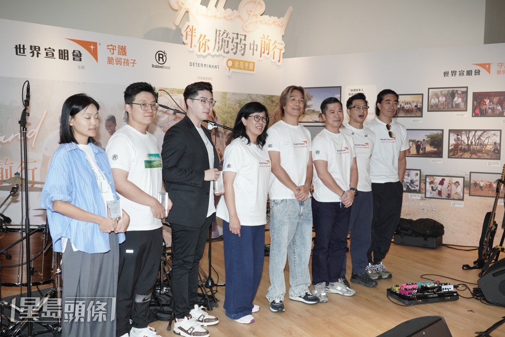 對於今次分享會本在戶外舉行，但因天氣問題要轉至室內，他們指最重要能傳達扶貧訊息。