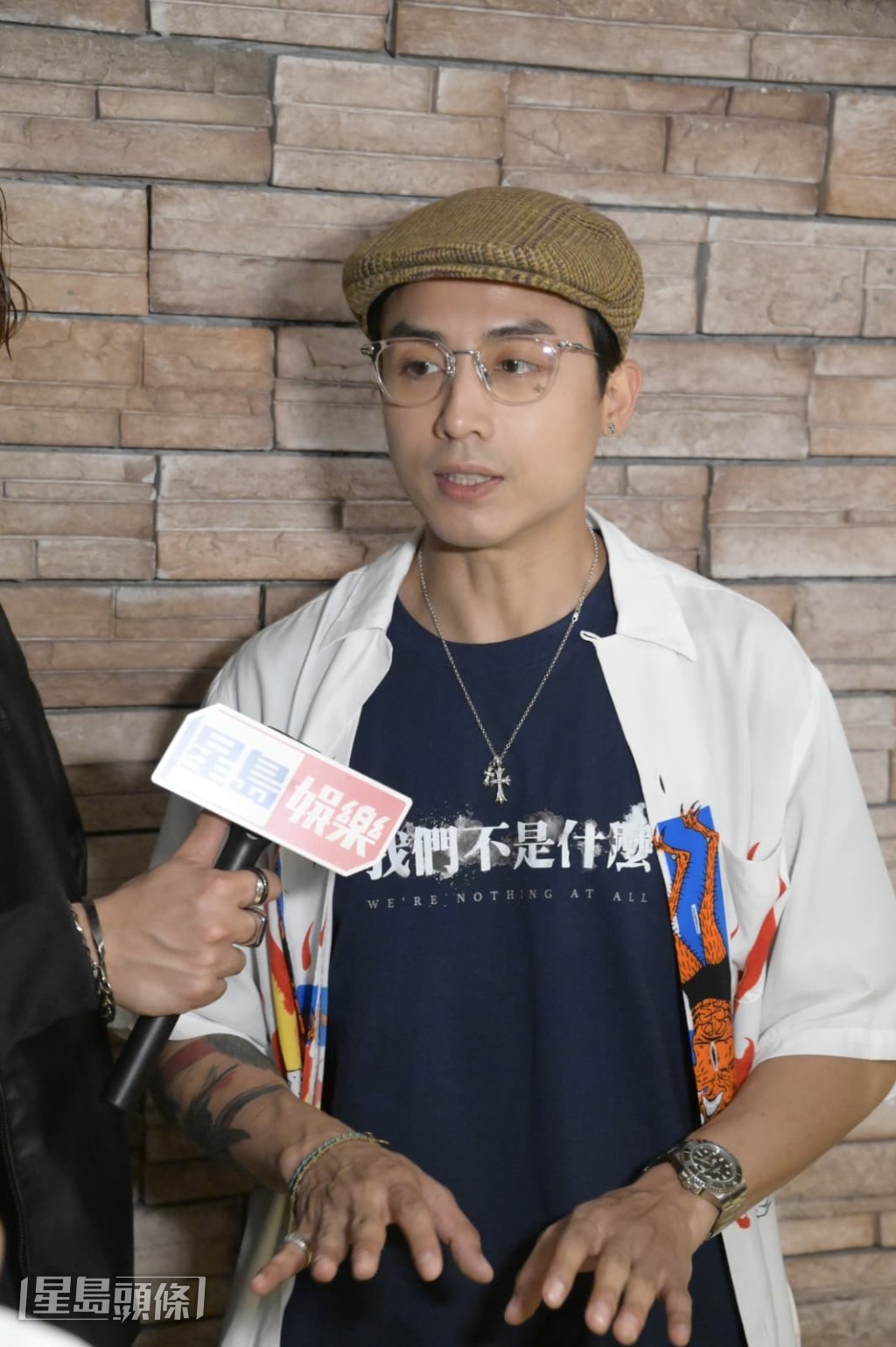 提到女主角李佳芯指「有興趣演出，但不敢講落實」，AK笑指自己是低級職員，所以不知道。