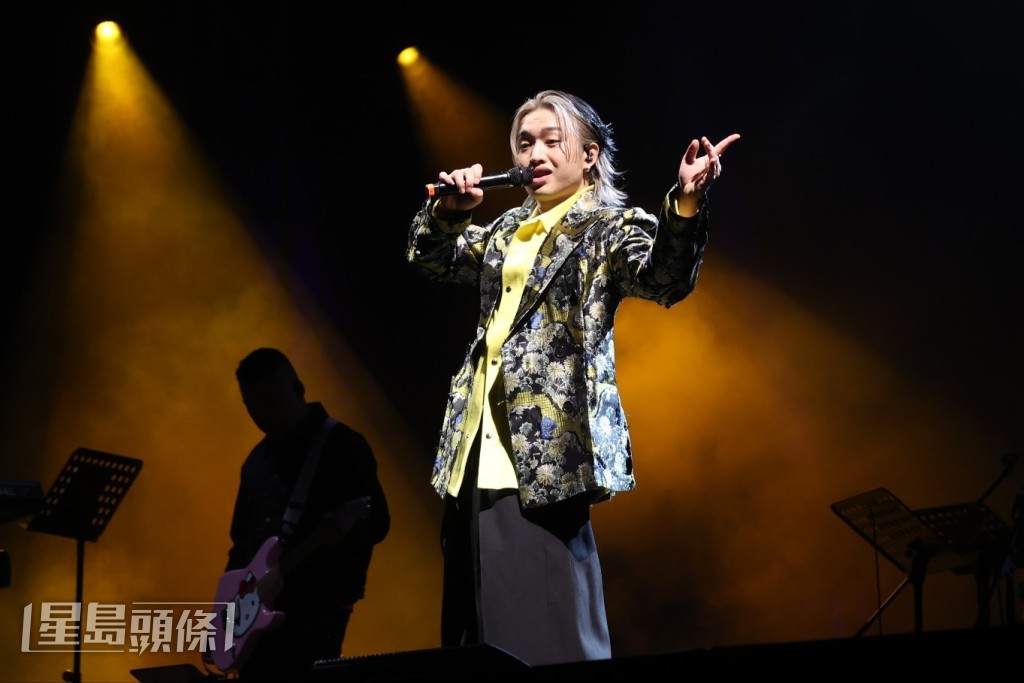 Jer說：「慶幸在台上唱了他的一曲《月球人》，這首歌是啟發到我製作一曲《月居人》。