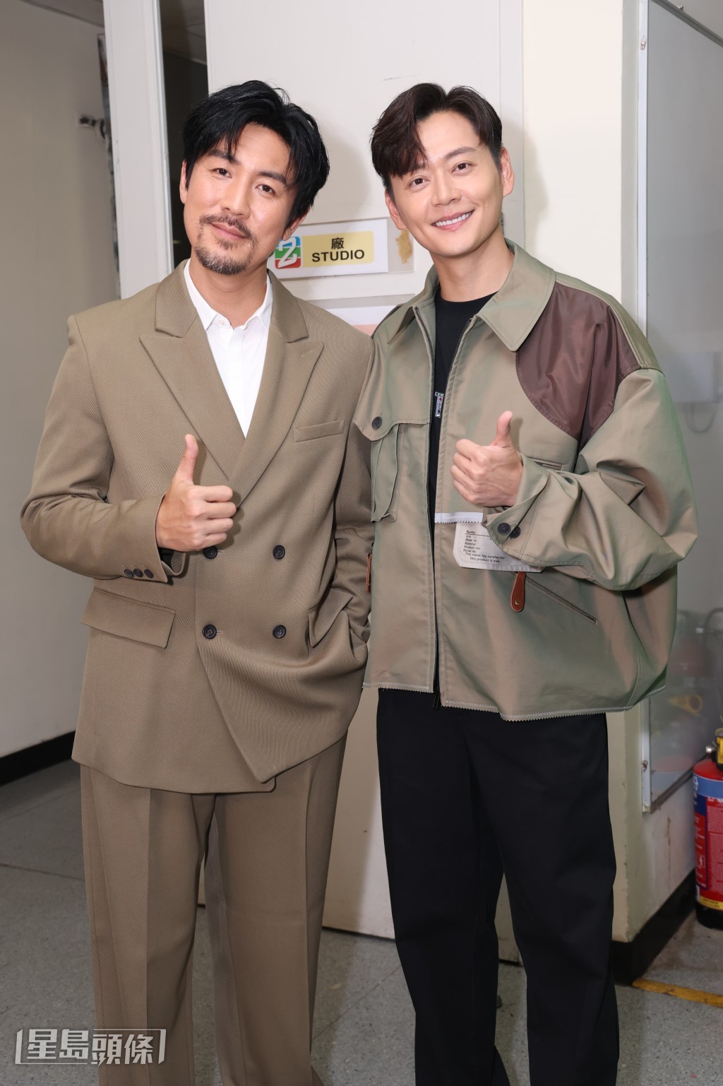 他指這歌曲在5年前曾與振朗合唱,笑言相約5年後再唱。 他指這歌曲在5年前曾與振朗合唱,笑言相約5年後再唱。