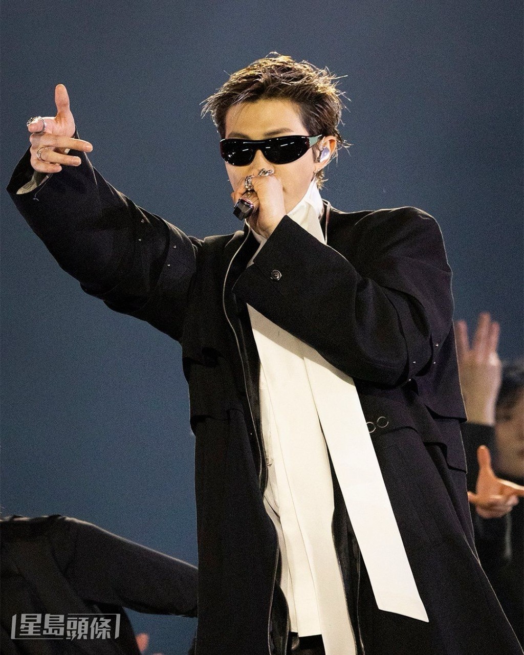 RM在開場時以「We are back」揭開序幕。 RM在開場時以「We are back」揭開序幕。