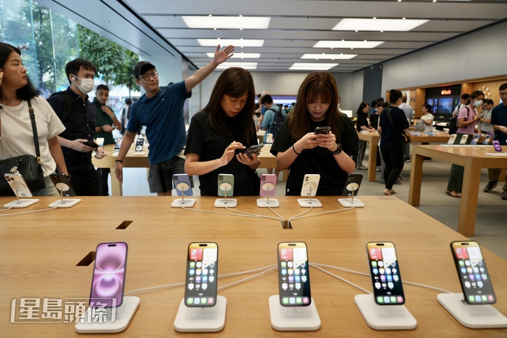 Apple iPhone 16系列今早正式開售。歐樂年攝