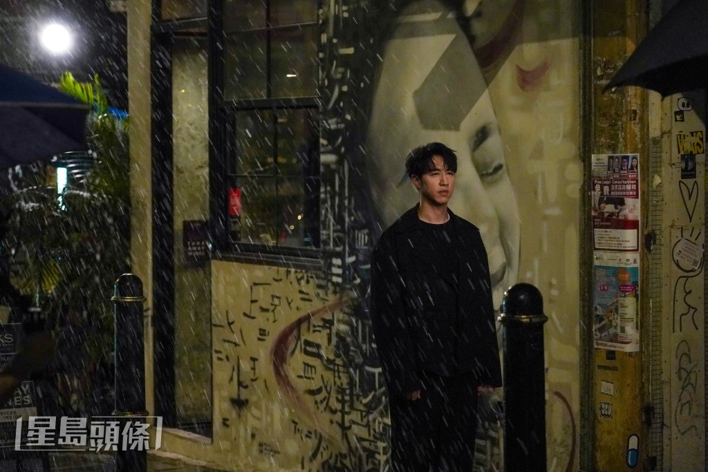 Jay透露今次有好多得意事，首先係book咗架水車。