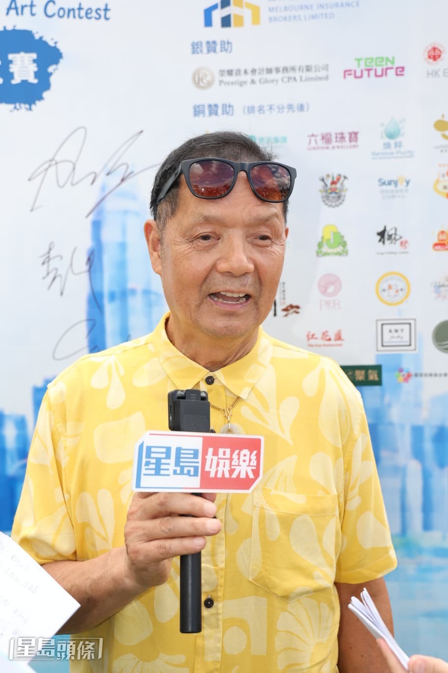  問到兒子是否有帶女友回家讓他過目？吳大強坦言好少。