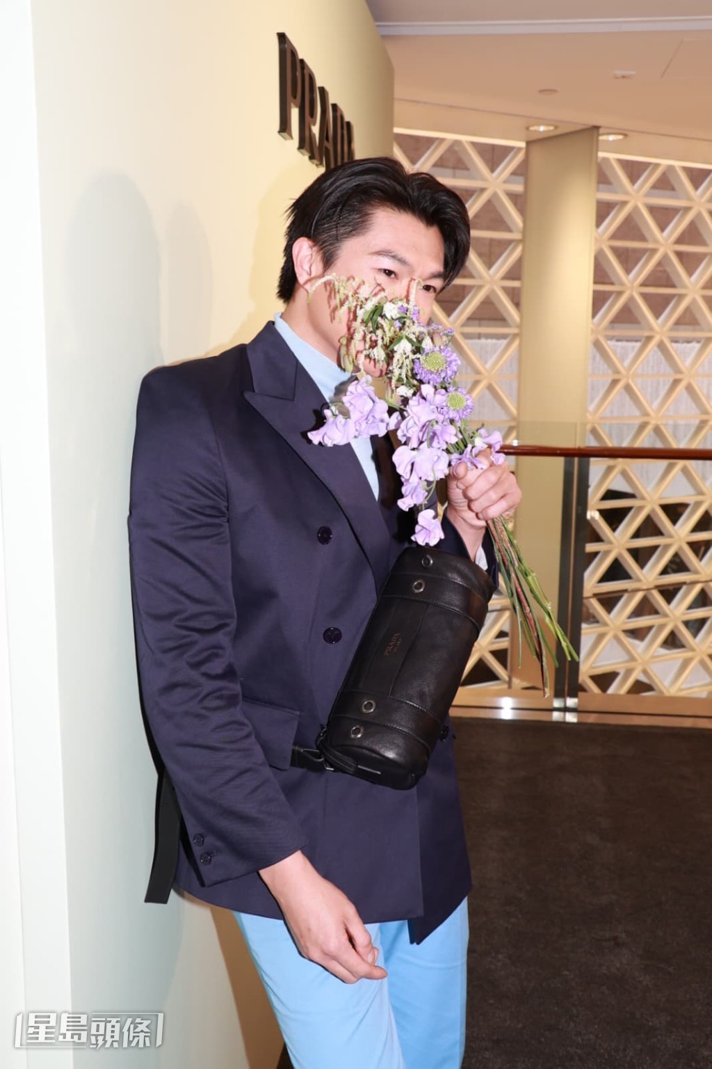  問他現時身體狀況如何？Will反問：「你覺得我怎樣呢？！」